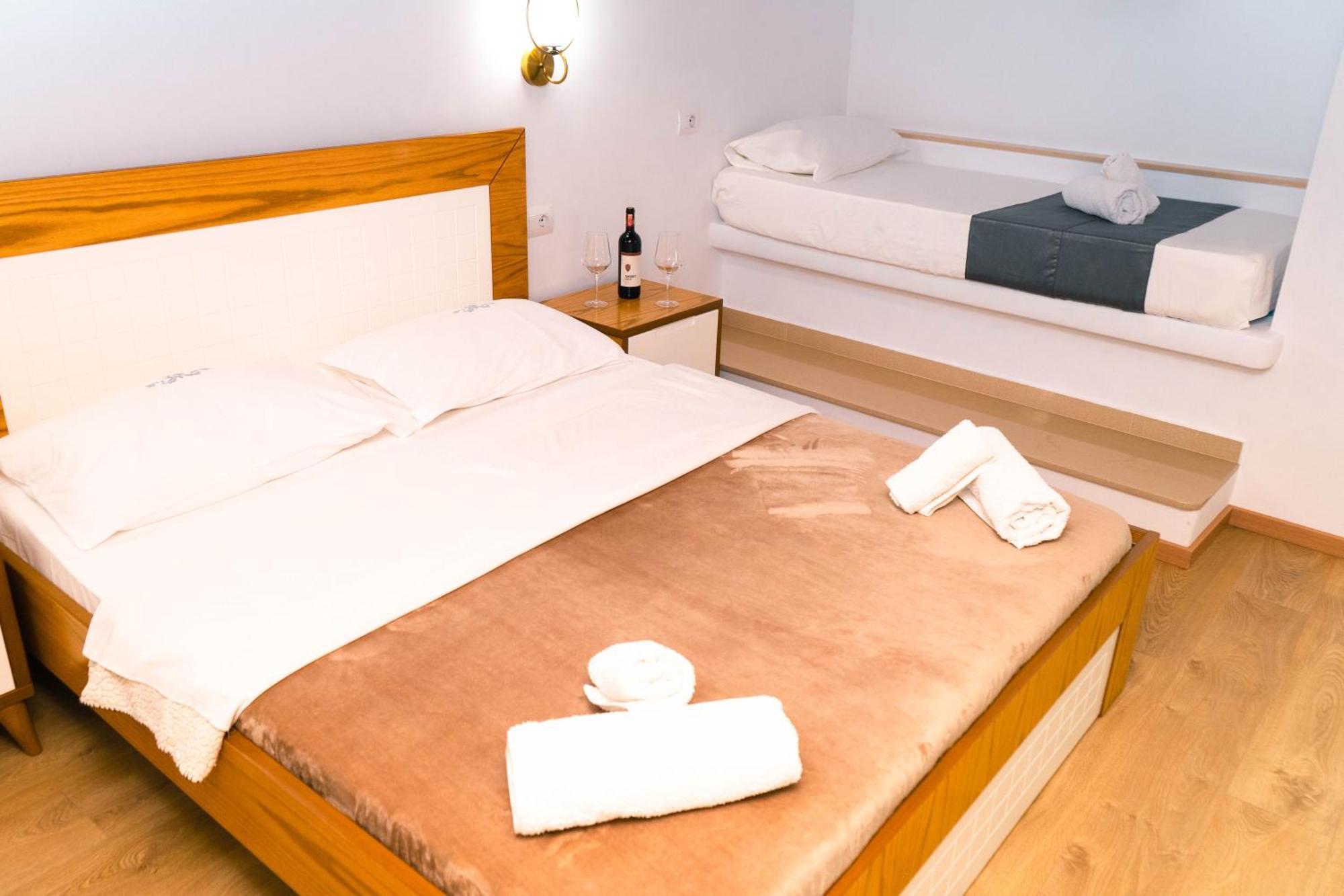 Vila Anxhelo Vlorë Екстериор снимка