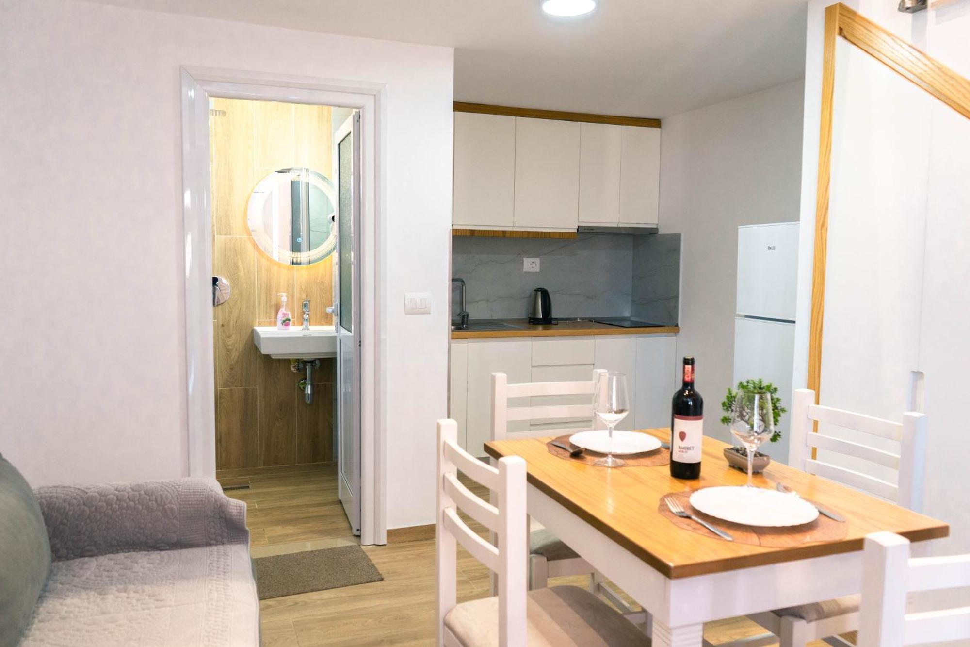 Vila Anxhelo Vlorë Екстериор снимка