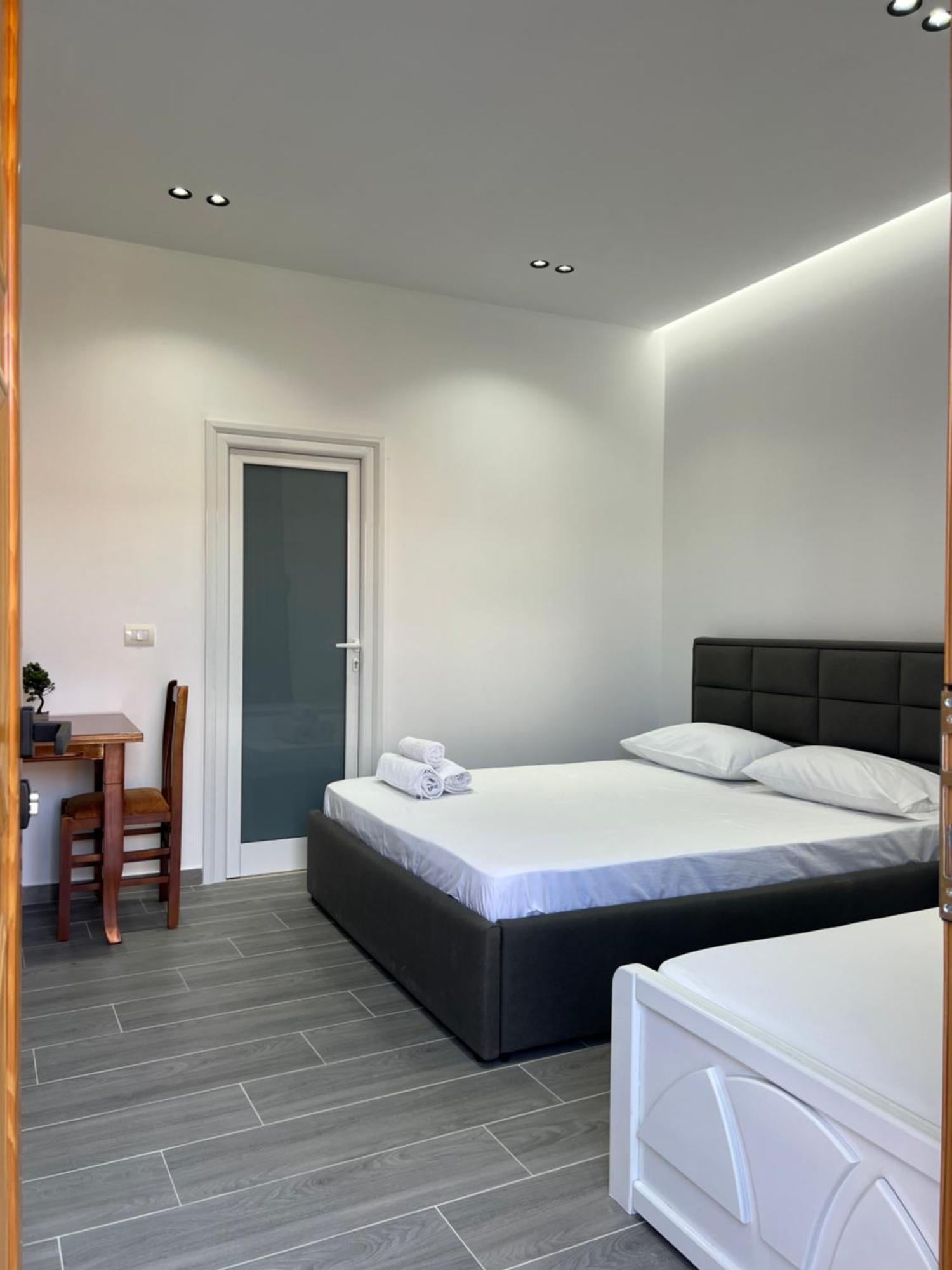 Vila Anxhelo Vlorë Екстериор снимка