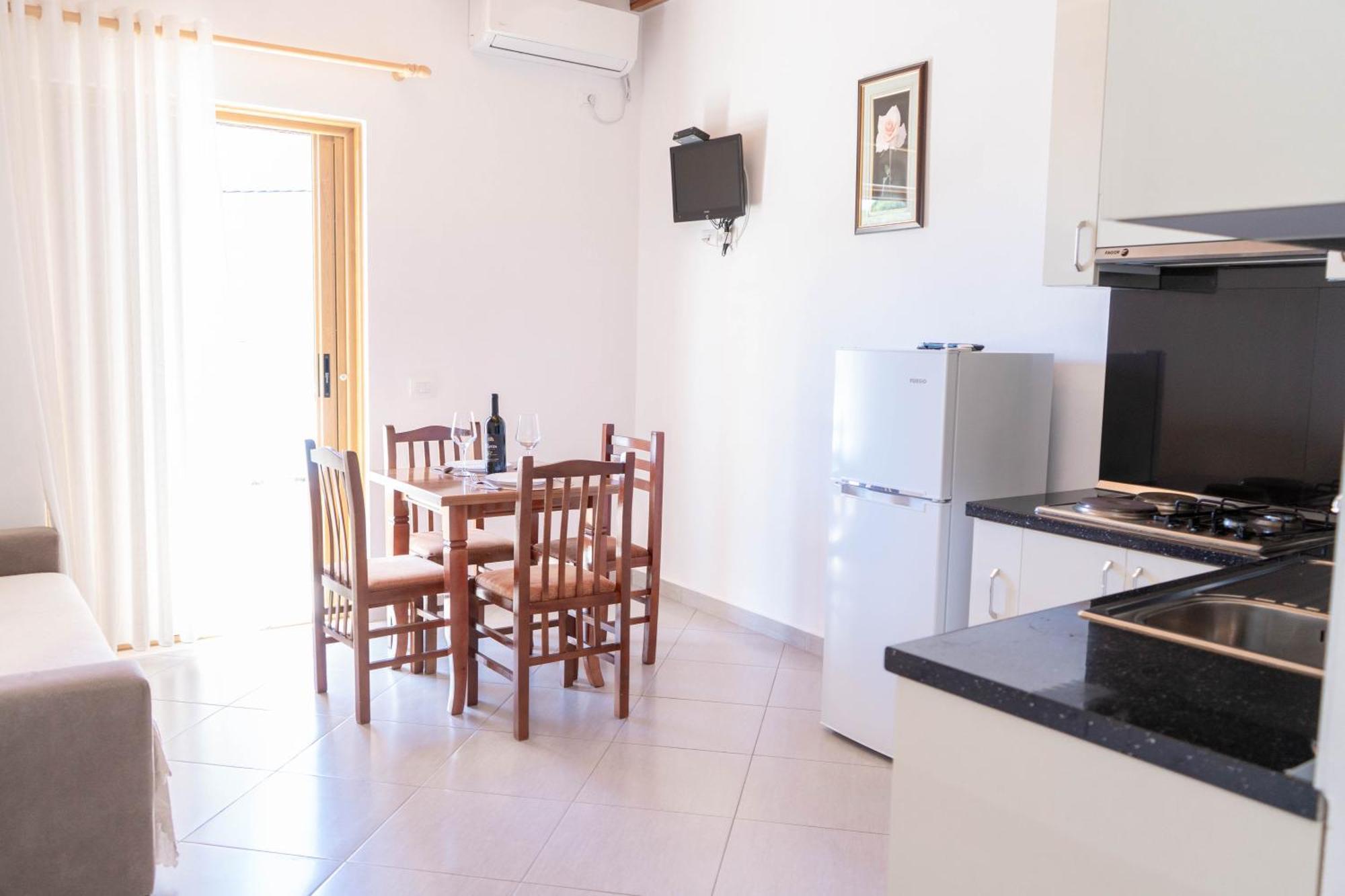 Vila Anxhelo Vlorë Екстериор снимка